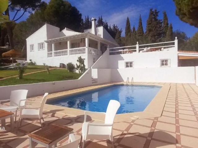 5 Soveroms Villa i Mijas