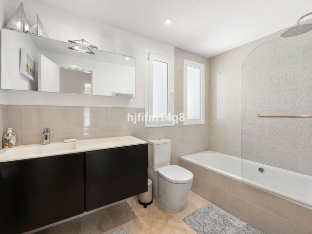 5 Bedrooms Villa in Nueva Andalucía