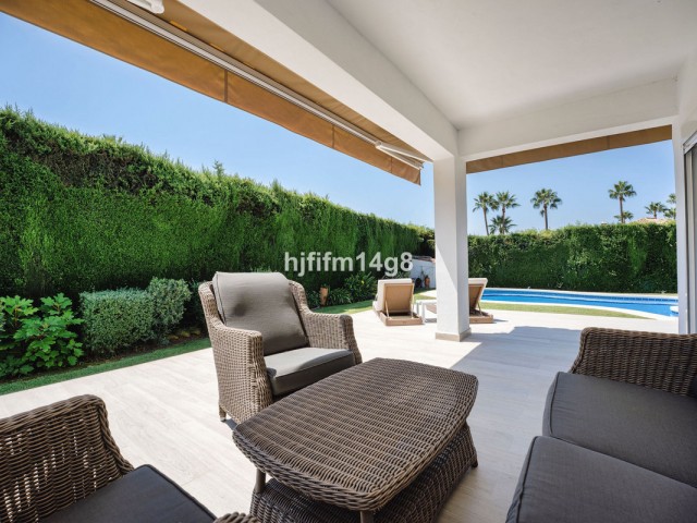 5 Bedrooms Villa in Nueva Andalucía