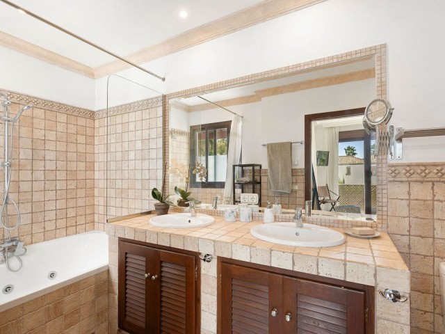 4 Bedrooms Villa in San Pedro de Alcántara