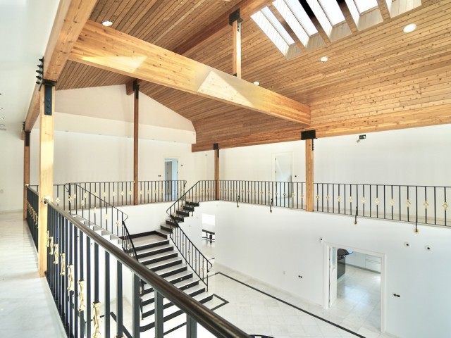 5 Bedrooms Villa in Benahavís