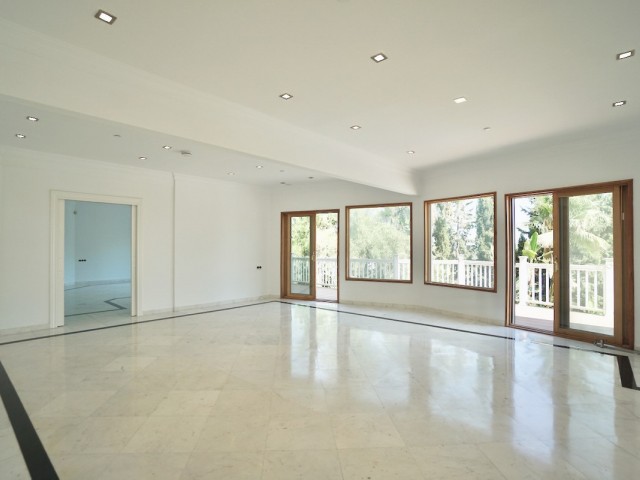 5 Bedrooms Villa in Benahavís