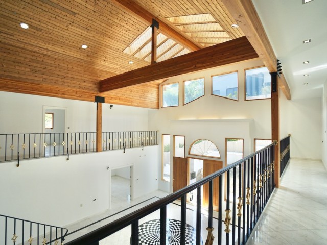 5 Soveroms Villa i Benahavís