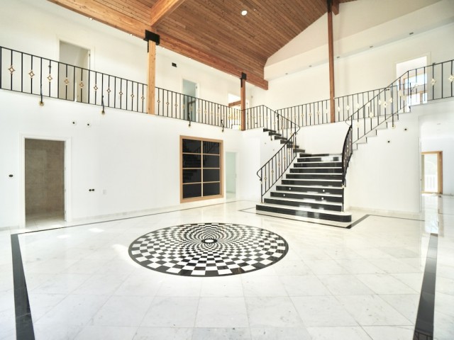 5 Soveroms Villa i Benahavís