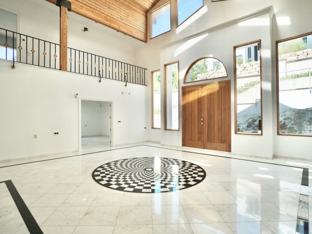 5 Soveroms Villa i Benahavís