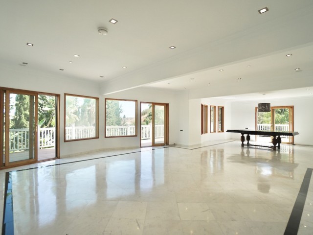 5 Soveroms Villa i Benahavís