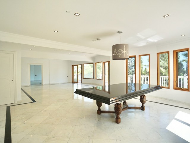 5 Soveroms Villa i Benahavís