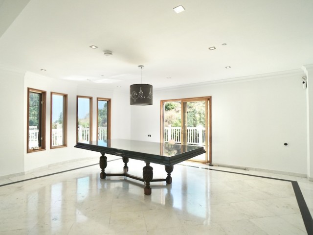 5 Soveroms Villa i Benahavís