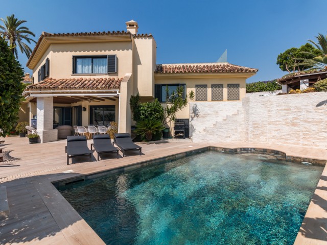 4 Bedrooms Villa in Nueva Andalucía