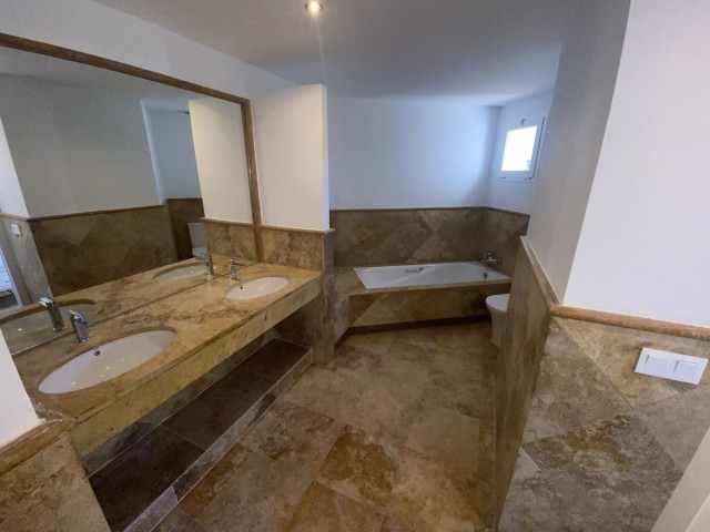 3 Makuuhuoneen Rivitalo Istán