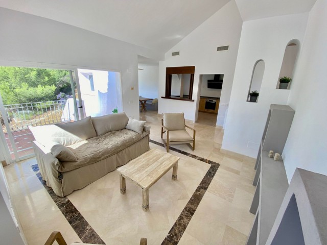 Maison mitoyenne avec 3 Chambres  à Istán