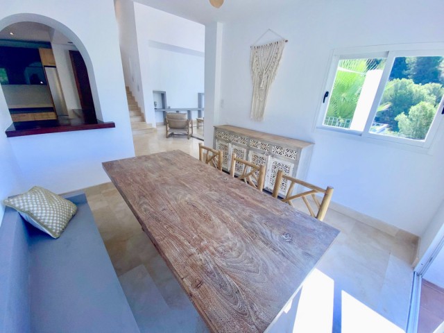 Maison mitoyenne avec 3 Chambres  à Istán