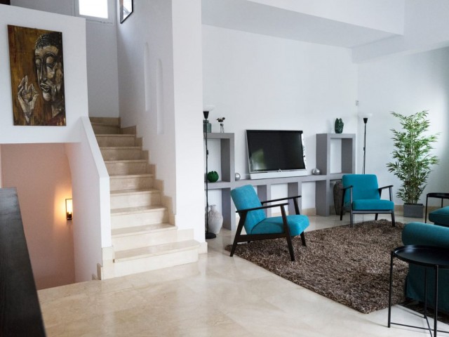 Maison mitoyenne avec 3 Chambres  à Istán