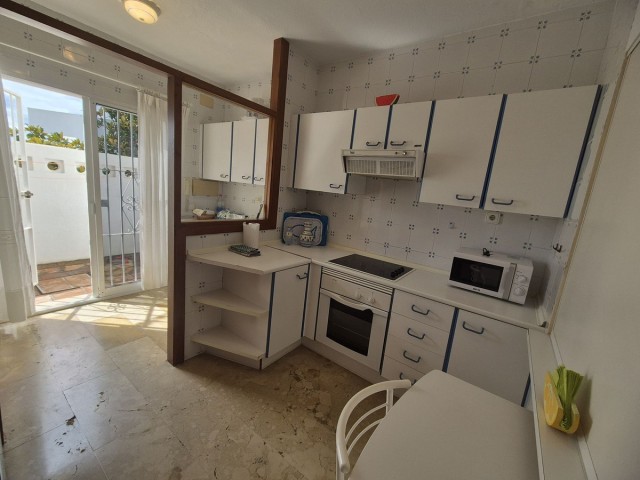 4 Slaapkamer Rijtjeshuis in Guadalmina Baja