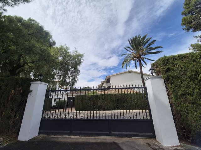 4 Slaapkamer Rijtjeshuis in Guadalmina Baja