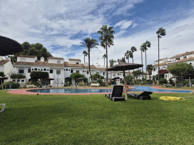 4 Slaapkamer Rijtjeshuis in Guadalmina Baja