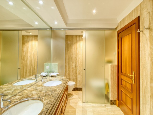 2 Bedrooms Apartment in Estepona