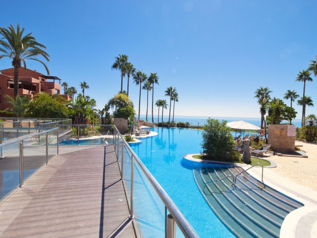 2 Bedrooms Apartment in Estepona