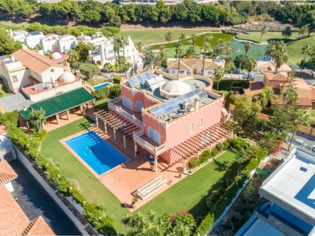 7 Bedrooms Villa in Benalmadena