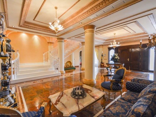 7 Bedrooms Villa in Benalmadena