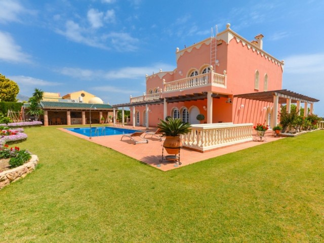 Villa avec 7 Chambres  à Benalmadena