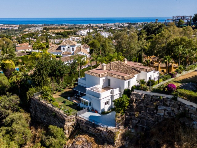 5 Bedrooms Villa in Benahavís