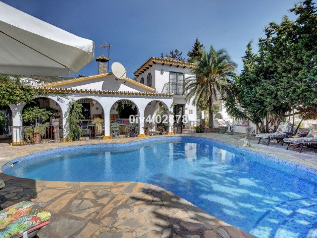 5 Bedrooms Villa in Benalmadena Pueblo