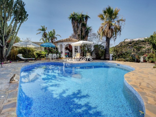 5 Bedrooms Villa in Benalmadena Pueblo