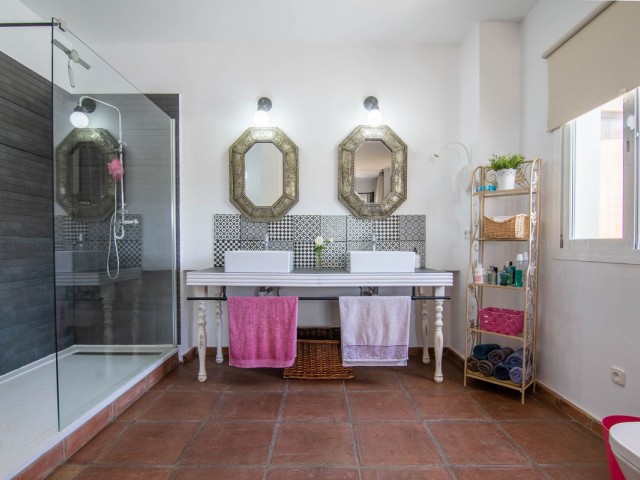 4 Schlafzimmer Villa in Estepona