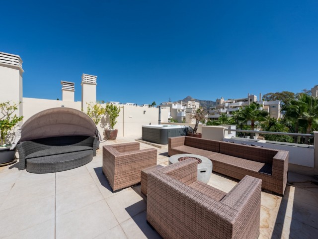 Apartamento con 3 Dormitorios  en Nueva Andalucía