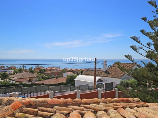 Villa con 8 Dormitorios  en Estepona