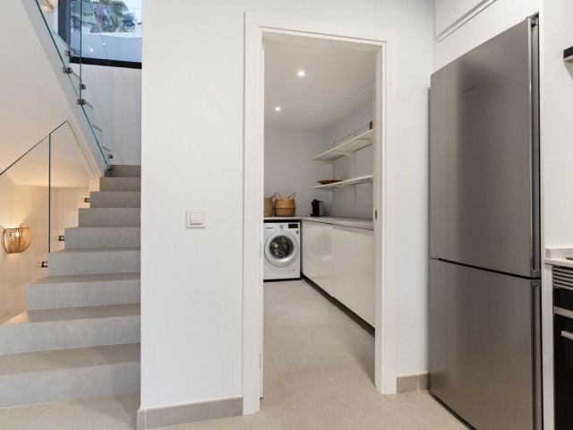 Villa avec 6 Chambres  à Estepona