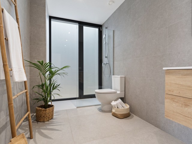Villa avec 6 Chambres  à Estepona