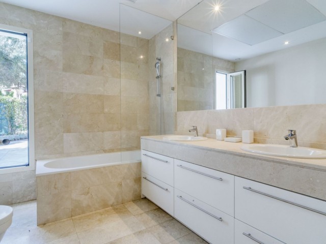 Villa con 3 Dormitorios  en Guadalmina Baja