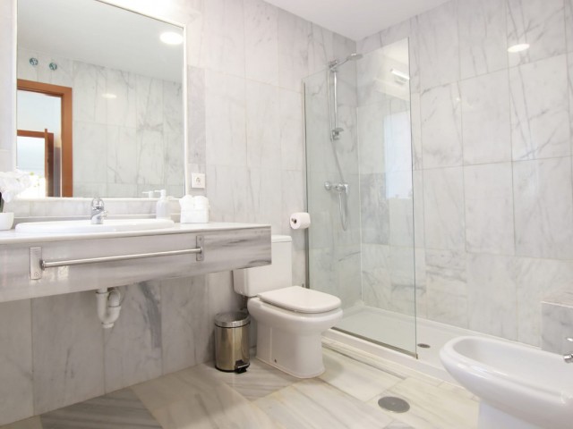 Villa con 4 Dormitorios  en Benahavís