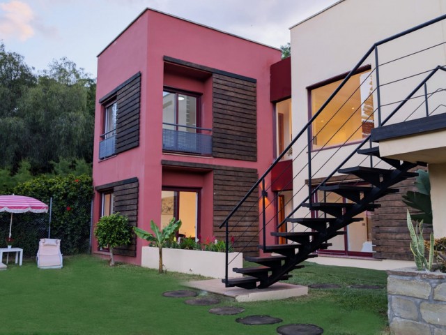 4 Bedrooms Villa in Benahavís