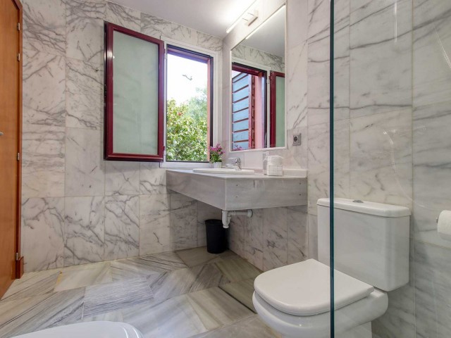 4 Bedrooms Villa in Benahavís