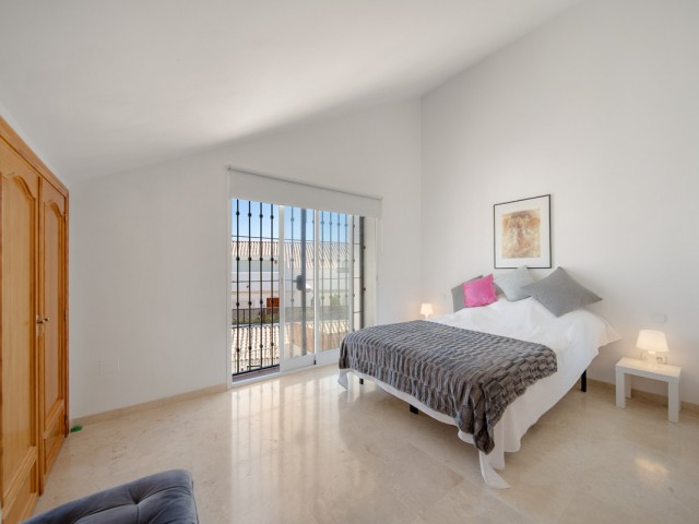 3 Bedrooms Apartment in Nueva Andalucía