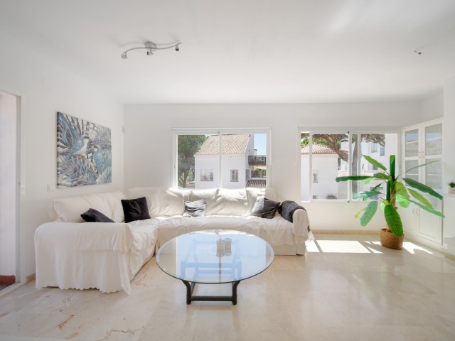 3 Bedrooms Apartment in Nueva Andalucía