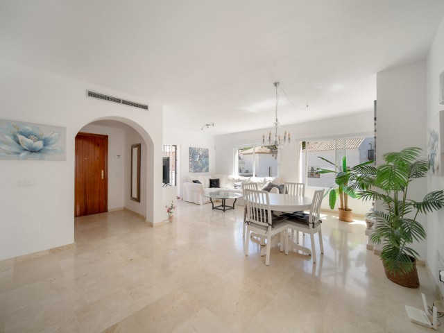 3 Bedrooms Apartment in Nueva Andalucía