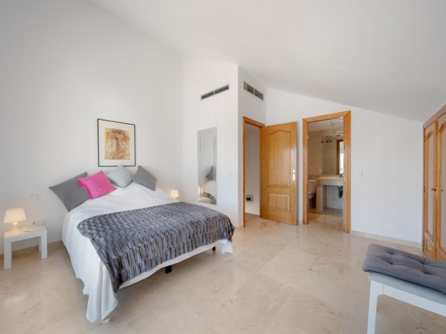 3 Bedrooms Apartment in Nueva Andalucía