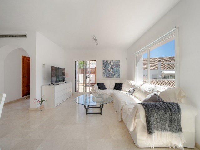 3 Bedrooms Apartment in Nueva Andalucía