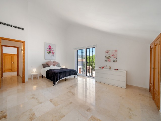 3 Bedrooms Apartment in Nueva Andalucía