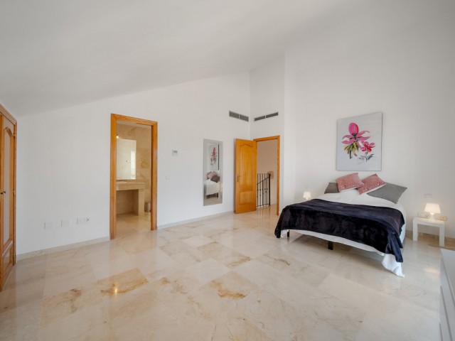 3 Bedrooms Apartment in Nueva Andalucía