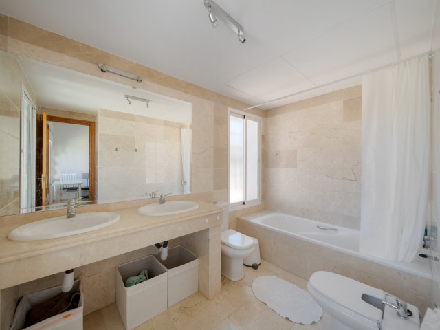 3 Bedrooms Apartment in Nueva Andalucía