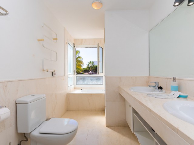 3 Bedrooms Apartment in Calahonda