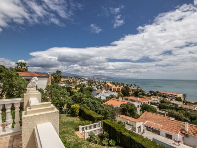 4 Soveroms Villa i Estepona
