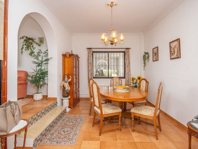 4 Soveroms Villa i Estepona
