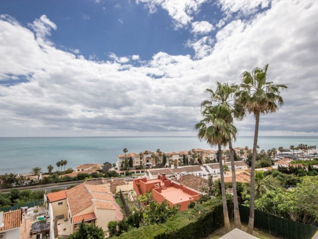 4 Bedrooms Villa in Estepona