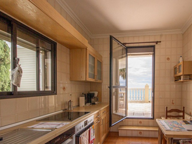 Villa con 4 Dormitorios  en Estepona